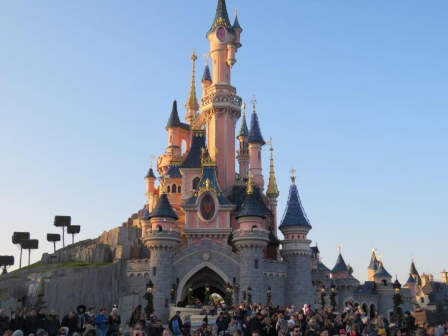 Little Explorer*Studio*Disneyland*Valdeurope*Paris Montévrain Extérieur photo
